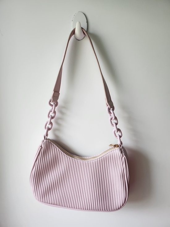 Handbags - Women’s Pink Ribbed Shoulder Bag - Minimal Chain Strap